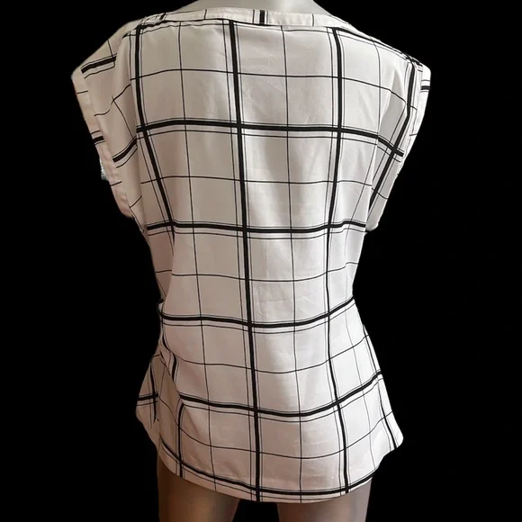 EUC NEW YORK & COMPANY WHITE/BLACK PLAID TANK TOP. FRONT NONFUNCTIONAL TIE LARGE - Picture 2 of 2